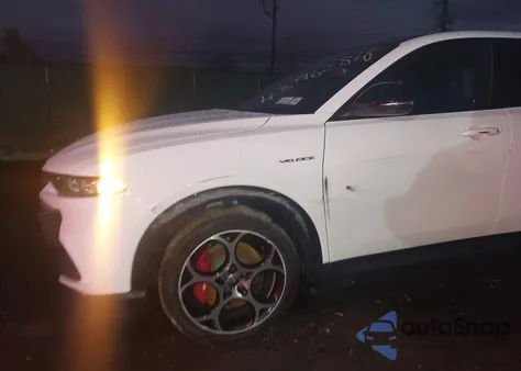 2024 Alfa Romeo Tonale Veloce Eawd z USA, uszkodzony, nr VIN ZASPATDW3R3060592